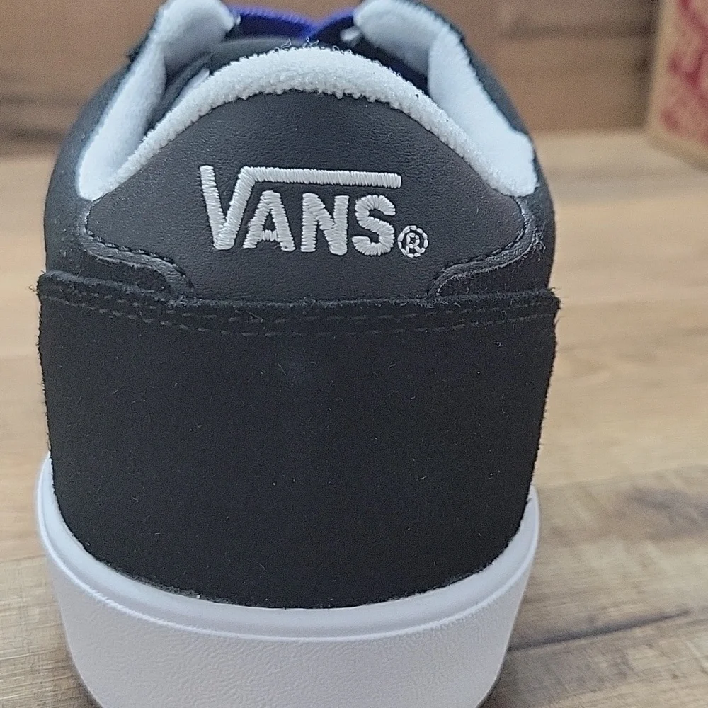Van's Cruze Too Cc Brand new in the box authentic uper leather and textile.